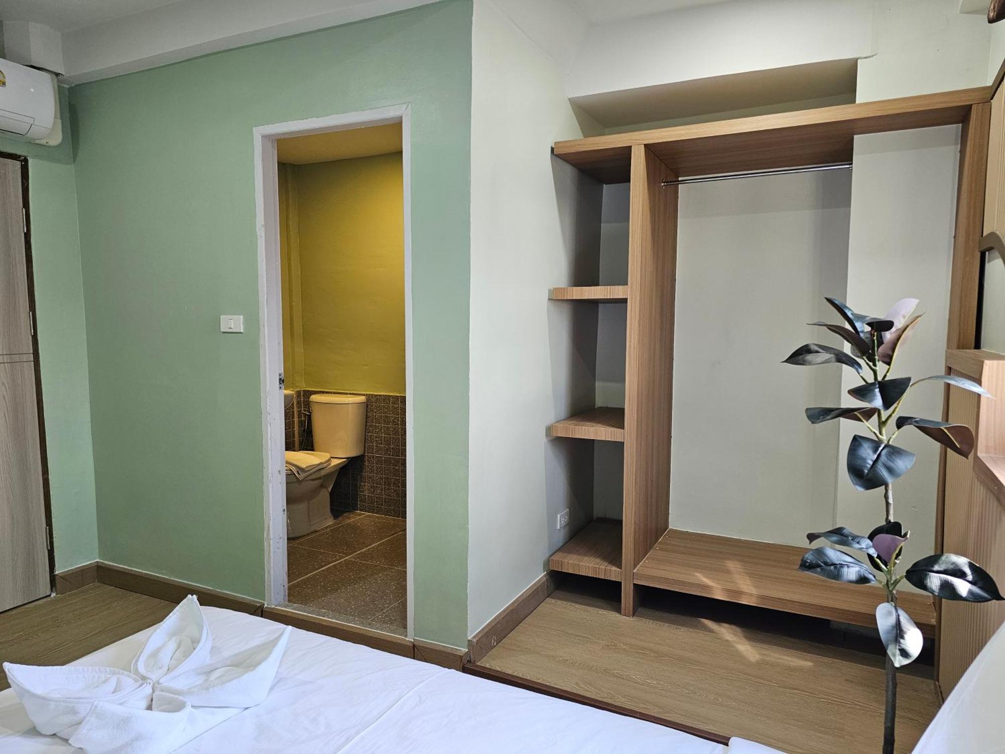 Lub Nai Hostel Patong Quarto foto