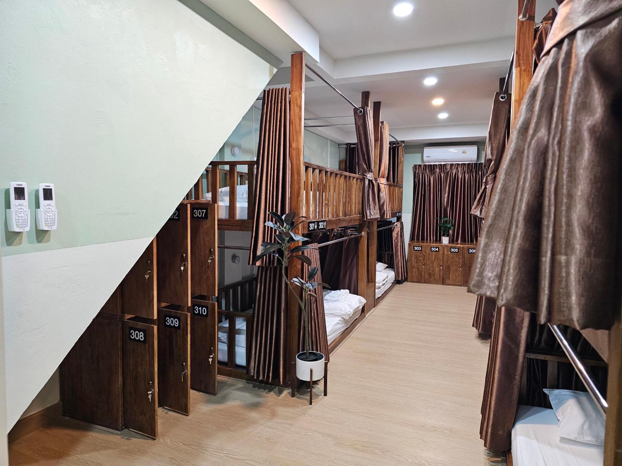 Lub Nai Hostel Patong Quarto foto