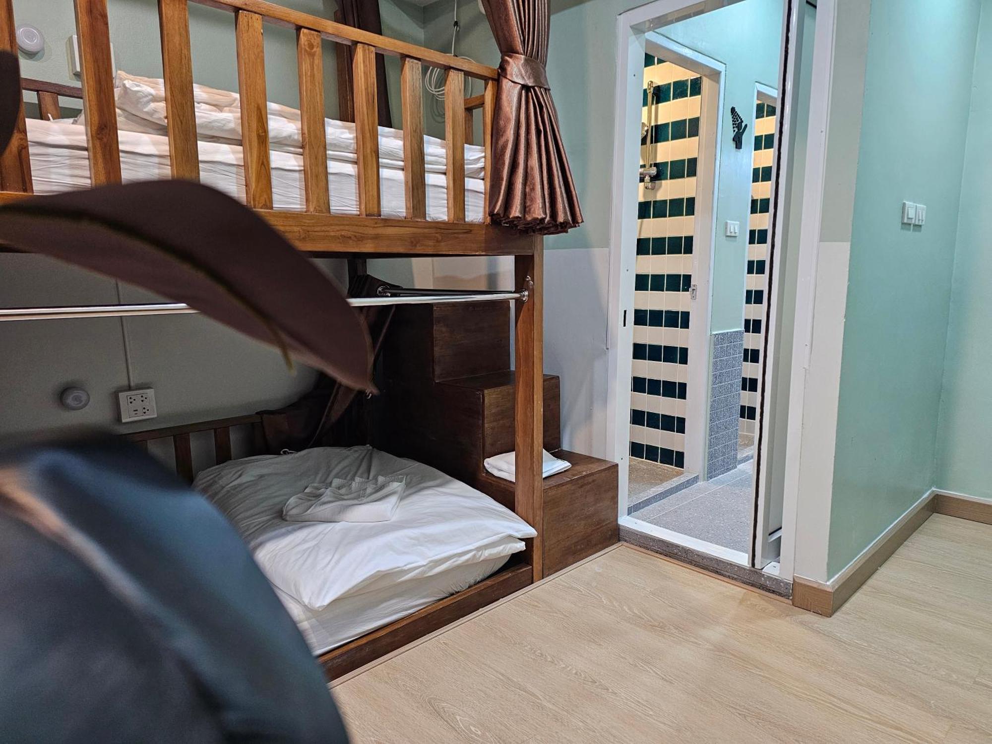 Lub Nai Hostel Patong Quarto foto