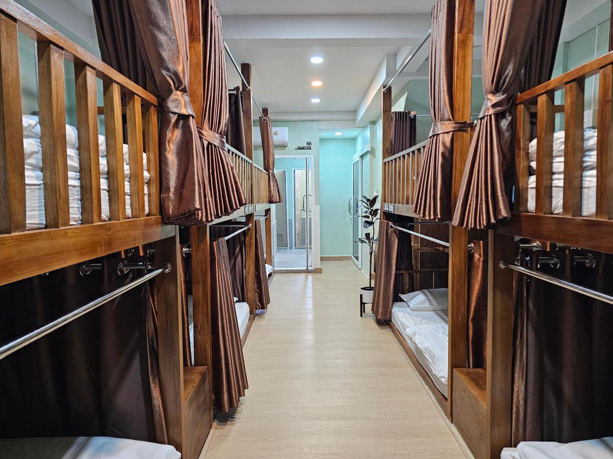 Lub Nai Hostel Patong Exterior foto