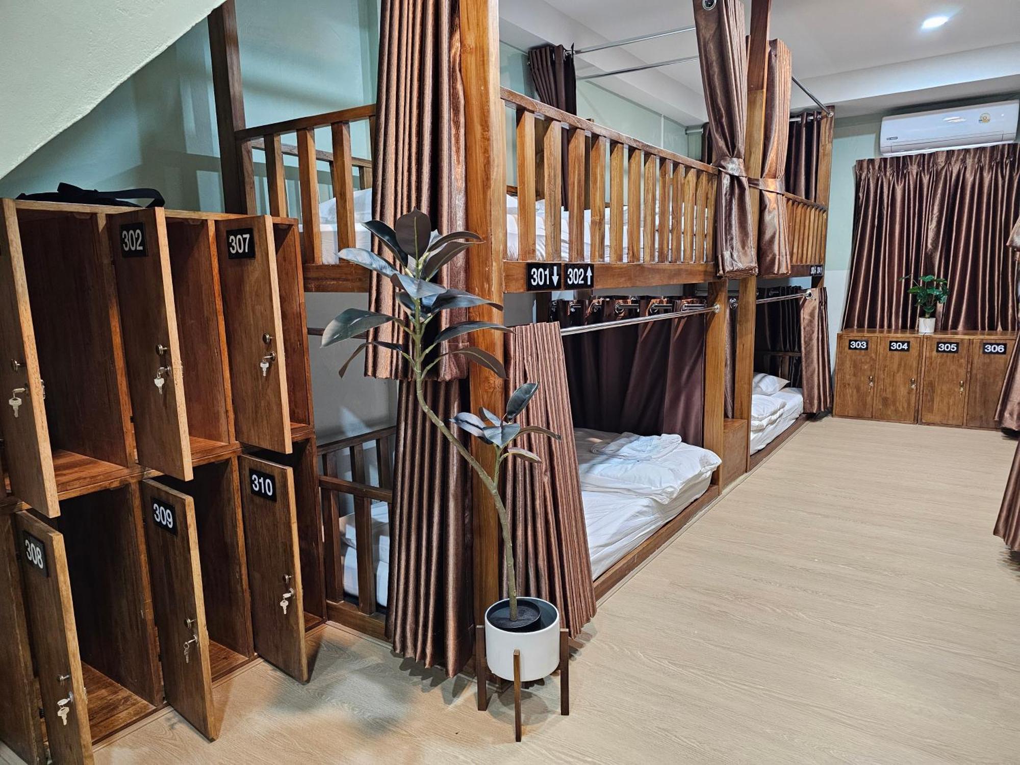Lub Nai Hostel Patong Quarto foto