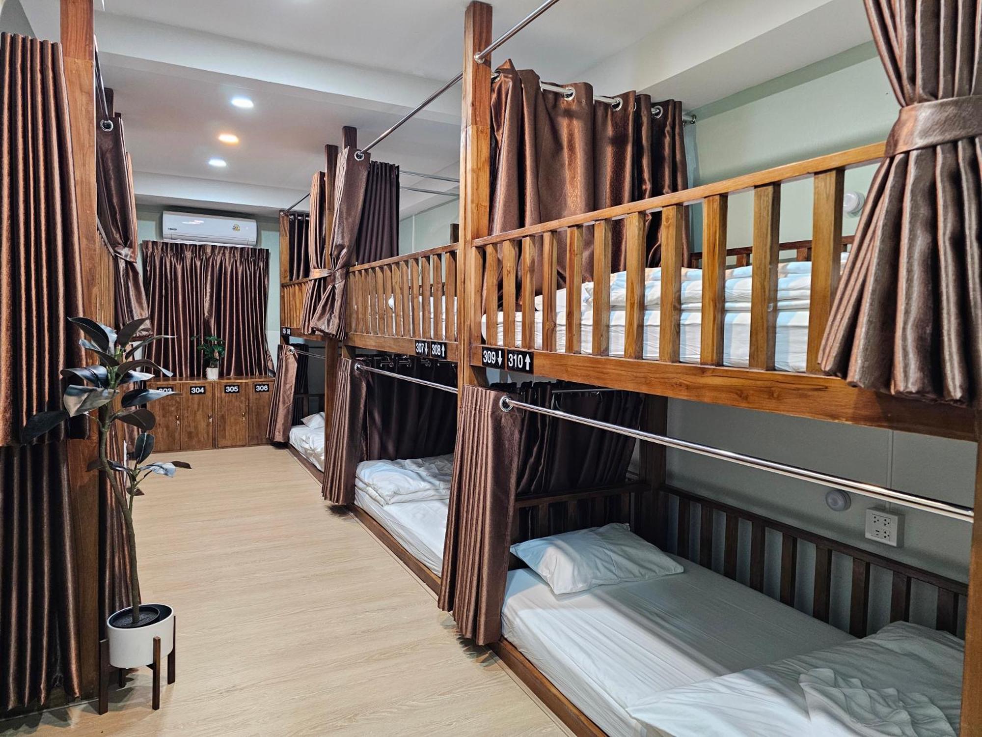 Lub Nai Hostel Patong Quarto foto