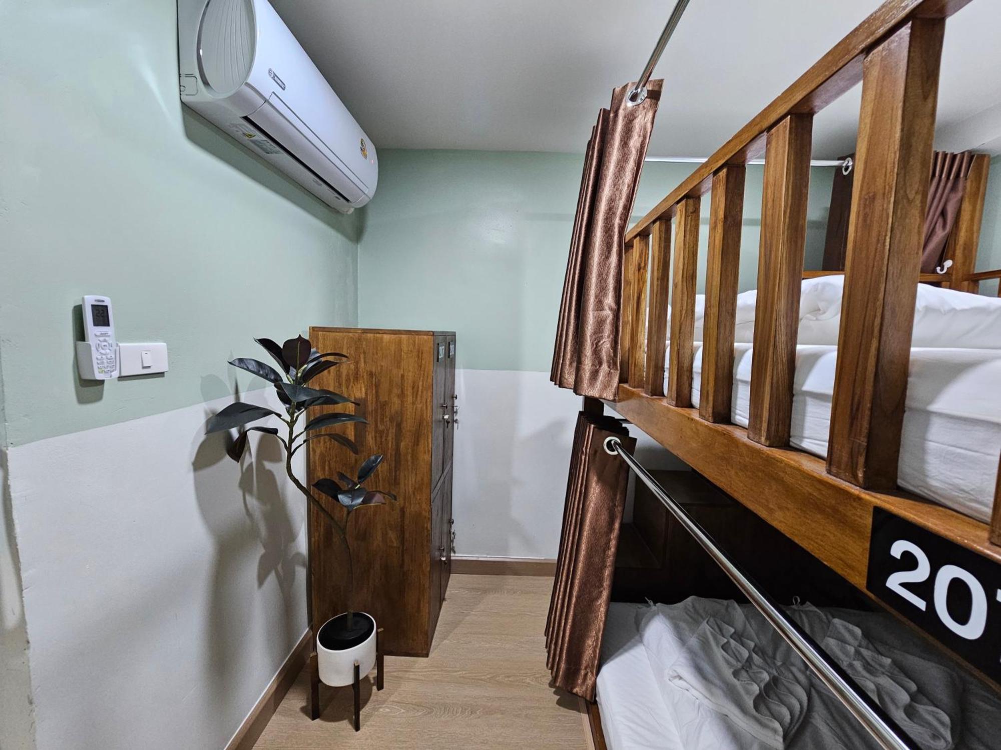 Lub Nai Hostel Patong Exterior foto