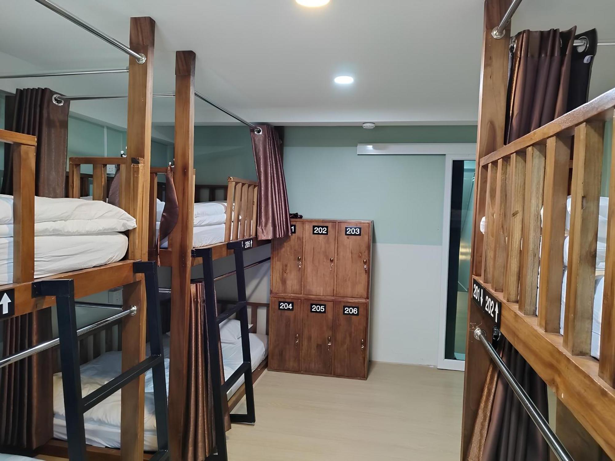 Lub Nai Hostel Patong Exterior foto